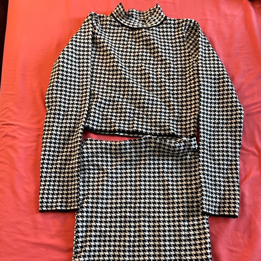 Large never worn skirt set
